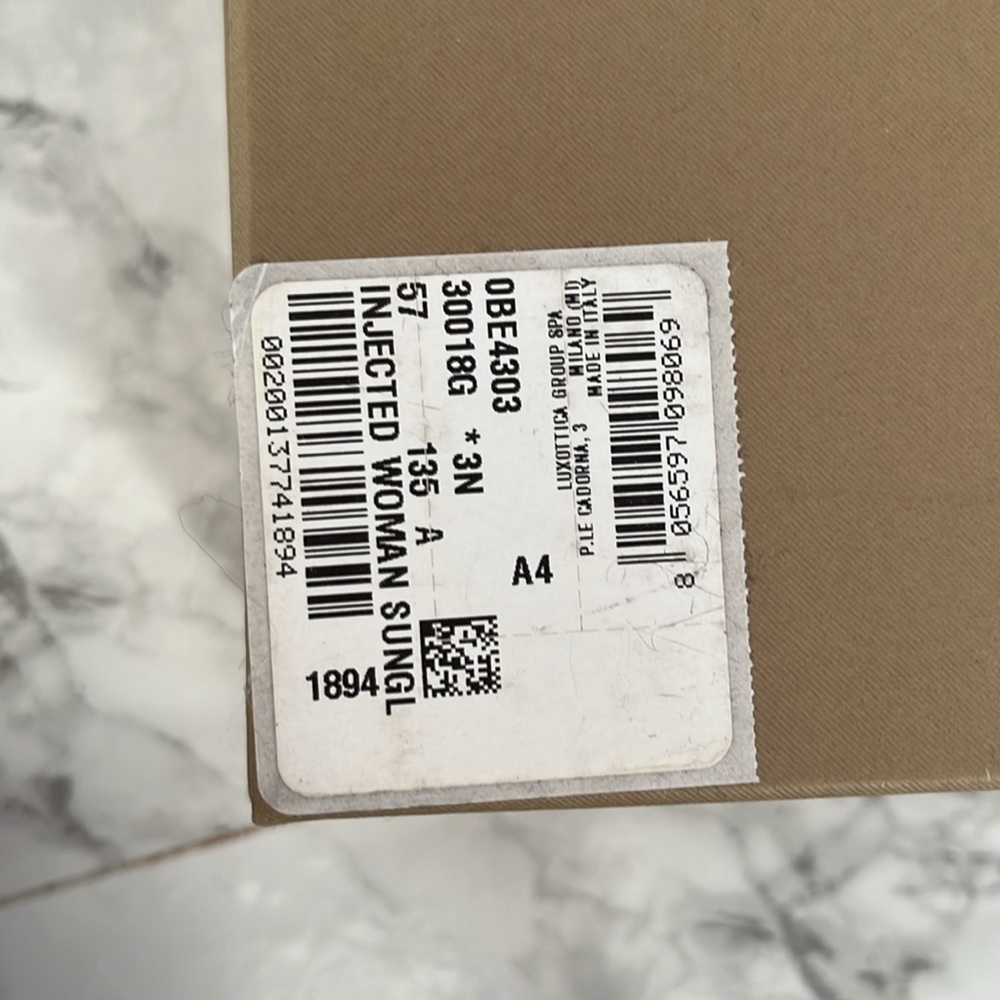 Burberry Sunglasses - Picture 10 of 10